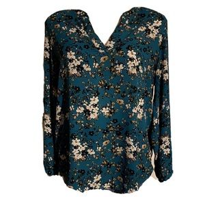 NWOT blue and white Floral blouse 🌸